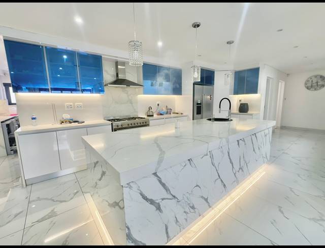 5 BEDROOM FREEHOLD FOR SALE IN UMHLANGA CENTRAL